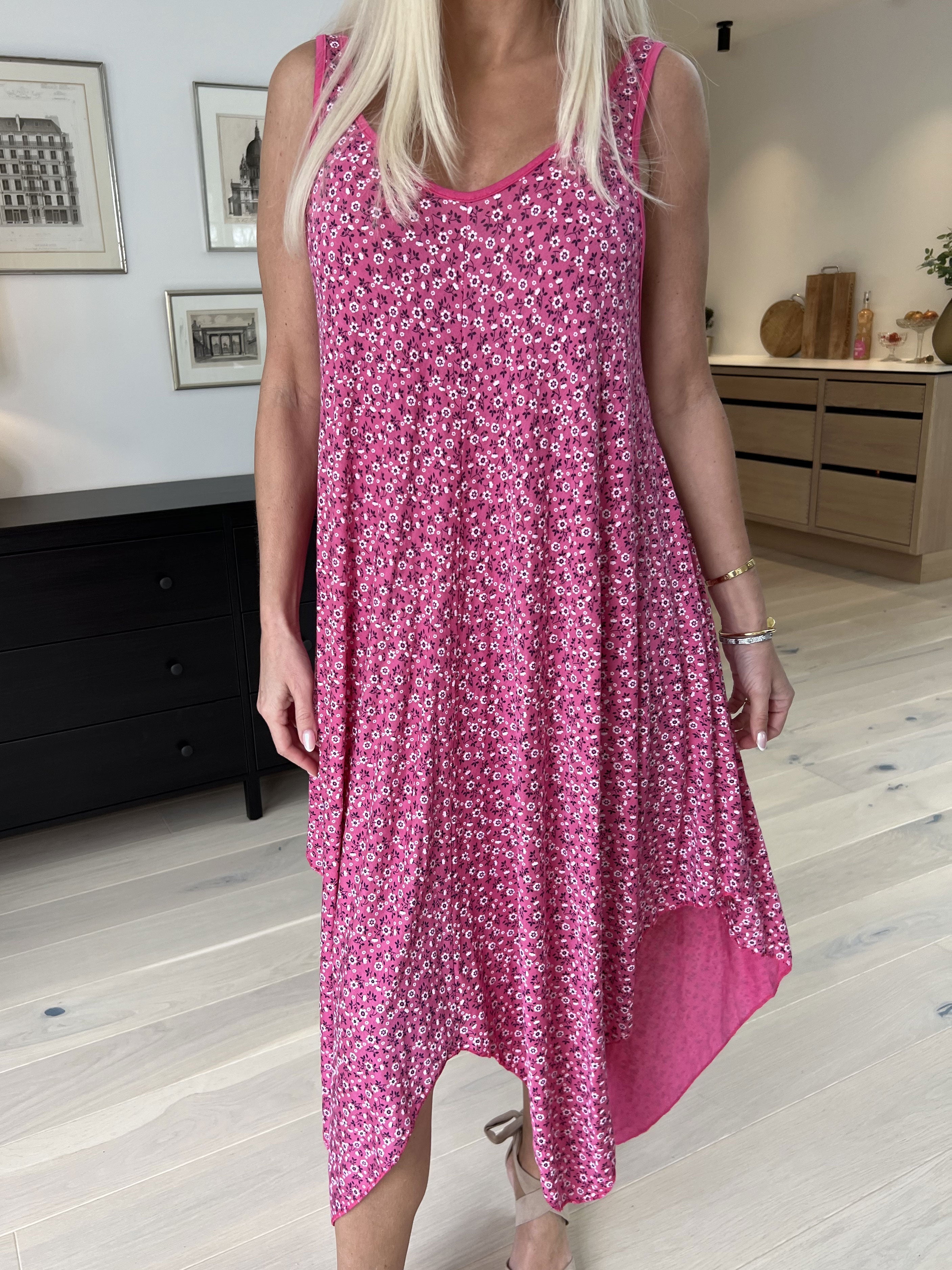 Veronica Small Flower - Sommarklänning med blommigt tryck och breda axelband